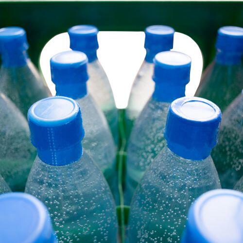 DIY Spielzeug für Babys: Getränkekisten