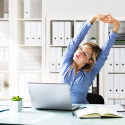 Zu viel Arbeit? Stressbewältigungsprogramme beugen Burnout vor.